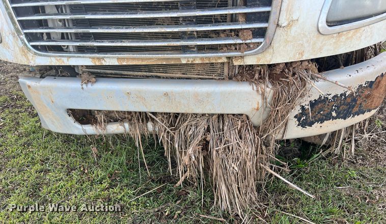 image for item DH8605 2010 Freightliner Business Class M2 106  refrigerated truck