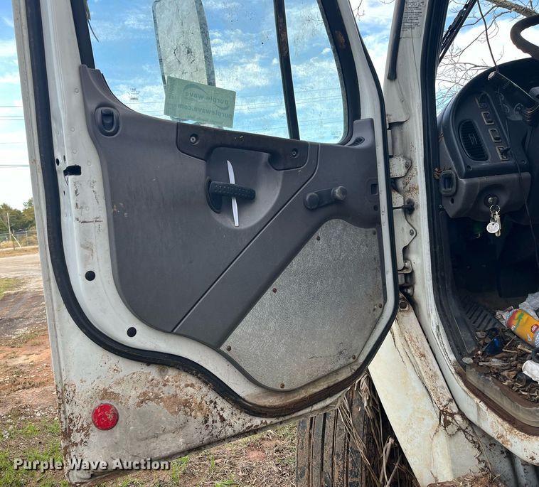 image for item DH8605 2010 Freightliner Business Class M2 106  refrigerated truck