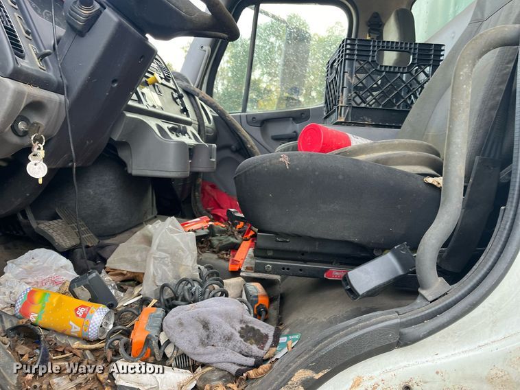 image for item DH8605 2010 Freightliner Business Class M2 106  refrigerated truck