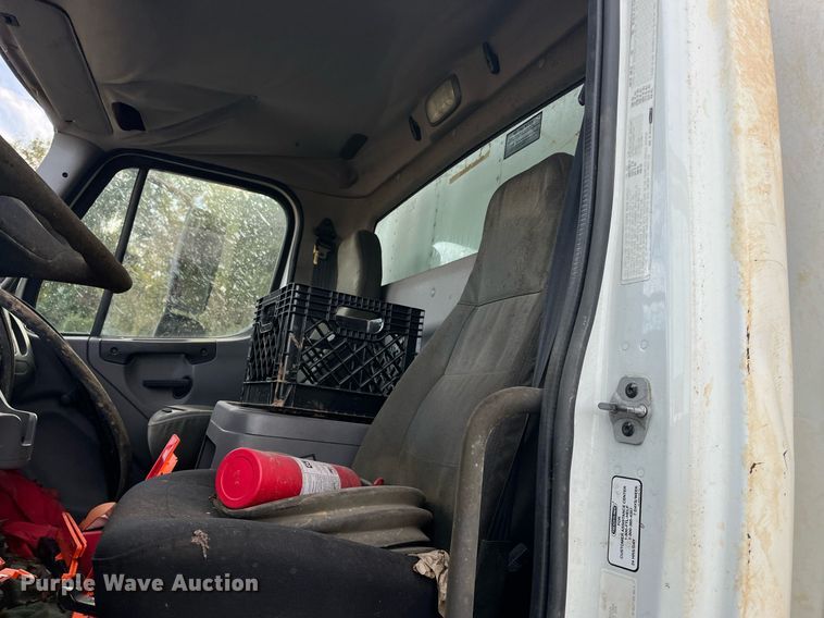 image for item DH8605 2010 Freightliner Business Class M2 106  refrigerated truck