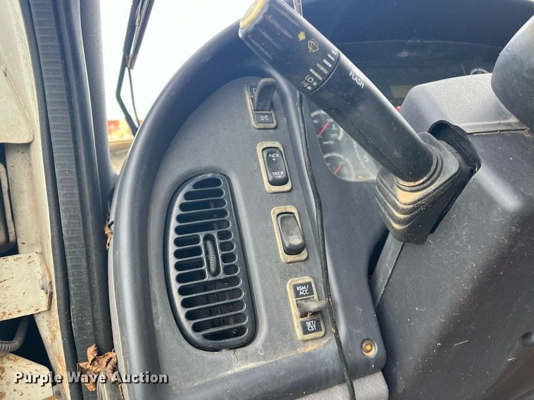 image for item DH8605 2010 Freightliner Business Class M2 106  refrigerated truck