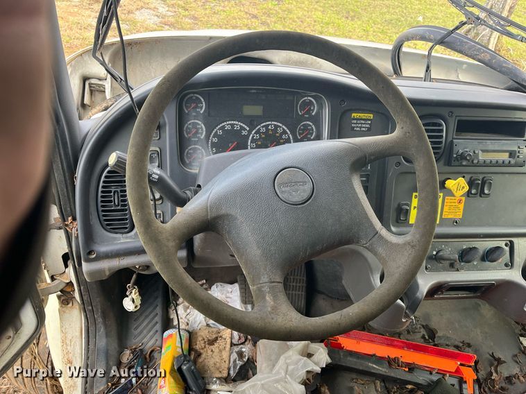 image for item DH8605 2010 Freightliner Business Class M2 106  refrigerated truck