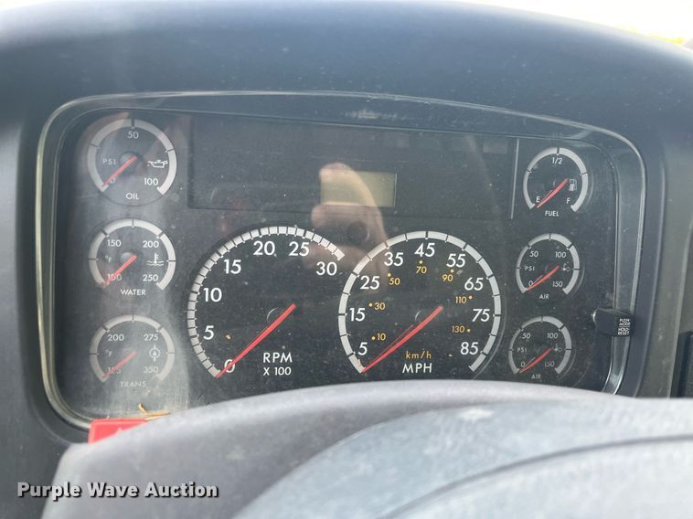 image for item DH8605 2010 Freightliner Business Class M2 106  refrigerated truck