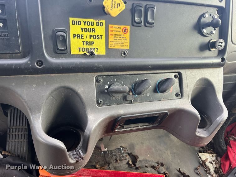 image for item DH8605 2010 Freightliner Business Class M2 106  refrigerated truck