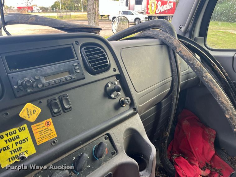 image for item DH8605 2010 Freightliner Business Class M2 106  refrigerated truck