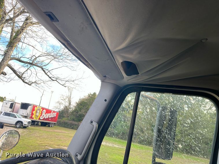 image for item DH8605 2010 Freightliner Business Class M2 106  refrigerated truck