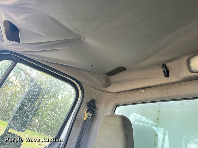 image for item DH8605 2010 Freightliner Business Class M2 106  refrigerated truck