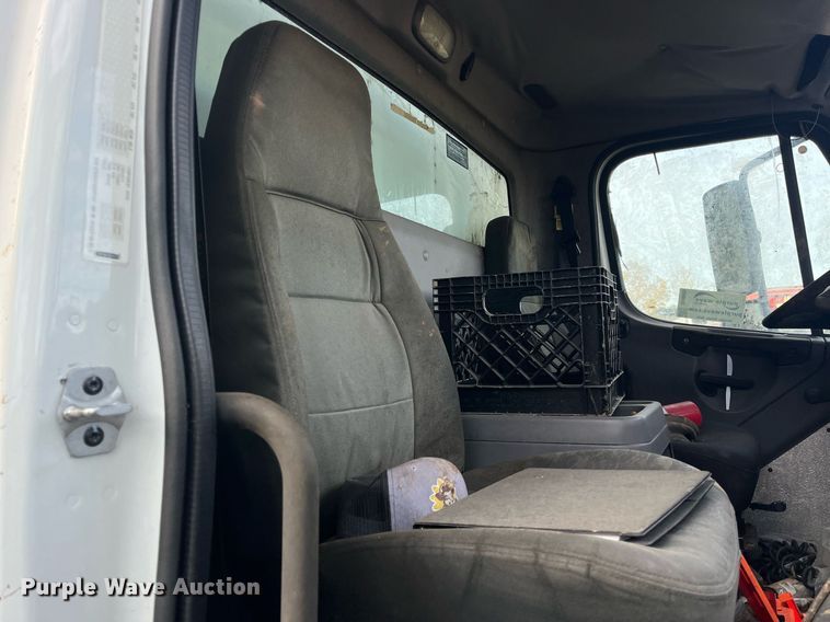 image for item DH8605 2010 Freightliner Business Class M2 106  refrigerated truck