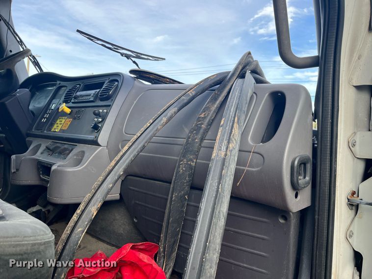 image for item DH8605 2010 Freightliner Business Class M2 106  refrigerated truck