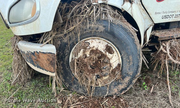 image for item DH8605 2010 Freightliner Business Class M2 106  refrigerated truck