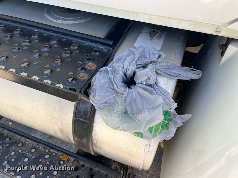 image for item DH8607 2007 International 4300  refrigerated truck