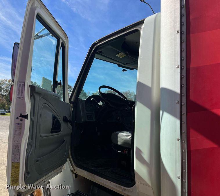 image for item DH8607 2007 International 4300  refrigerated truck