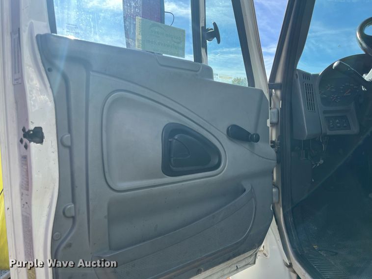 image for item DH8607 2007 International 4300  refrigerated truck