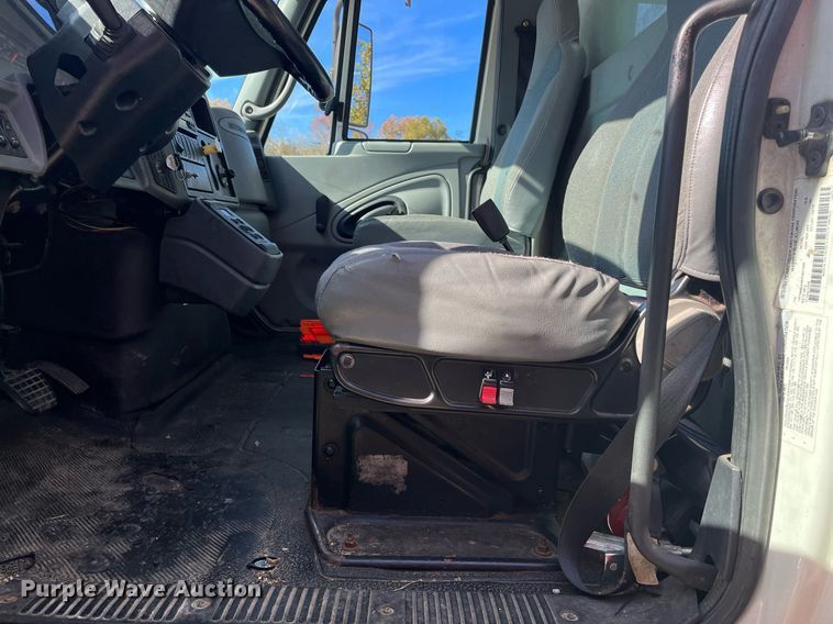 image for item DH8607 2007 International 4300  refrigerated truck