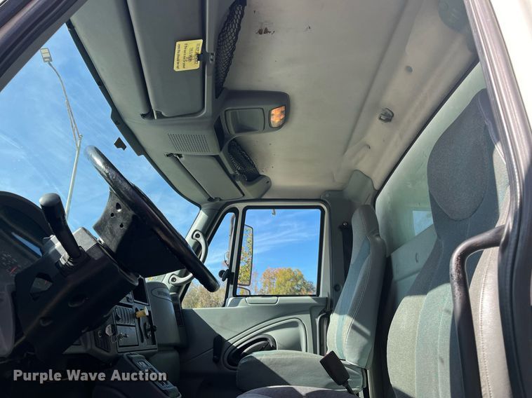 image for item DH8607 2007 International 4300  refrigerated truck