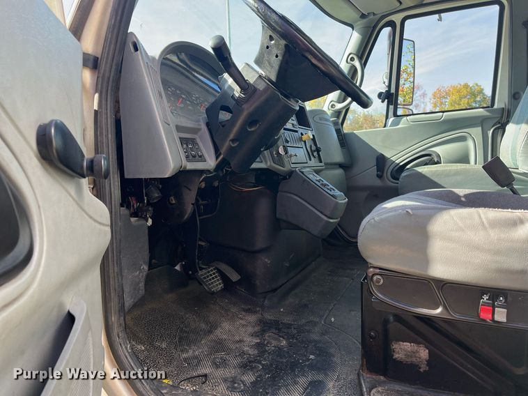 image for item DH8607 2007 International 4300  refrigerated truck