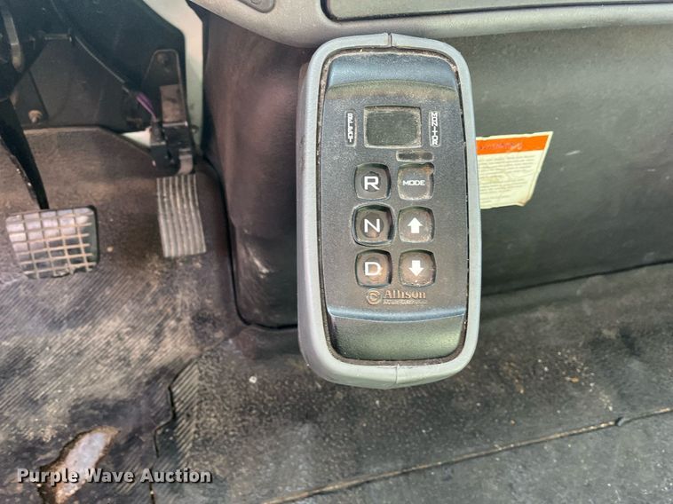 image for item DH8607 2007 International 4300  refrigerated truck