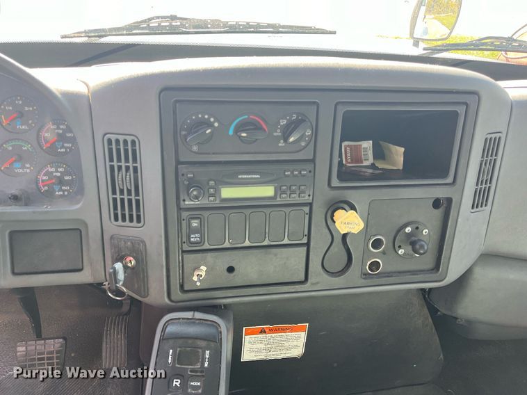 image for item DH8607 2007 International 4300  refrigerated truck