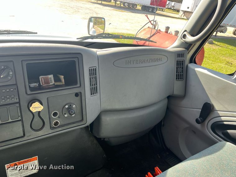 image for item DH8607 2007 International 4300  refrigerated truck