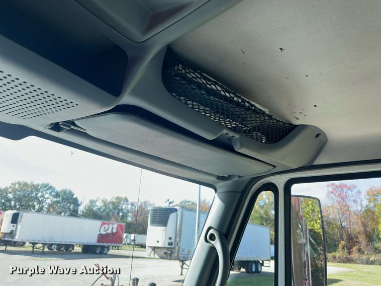 image for item DH8607 2007 International 4300  refrigerated truck