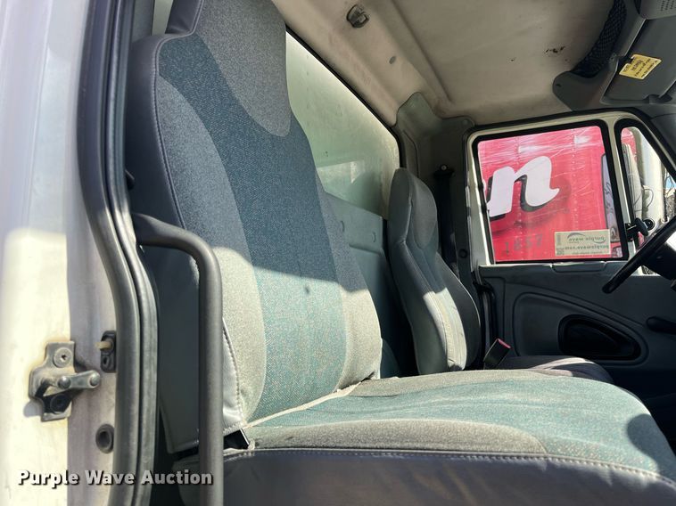 image for item DH8607 2007 International 4300  refrigerated truck