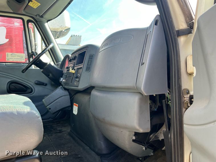 image for item DH8607 2007 International 4300  refrigerated truck