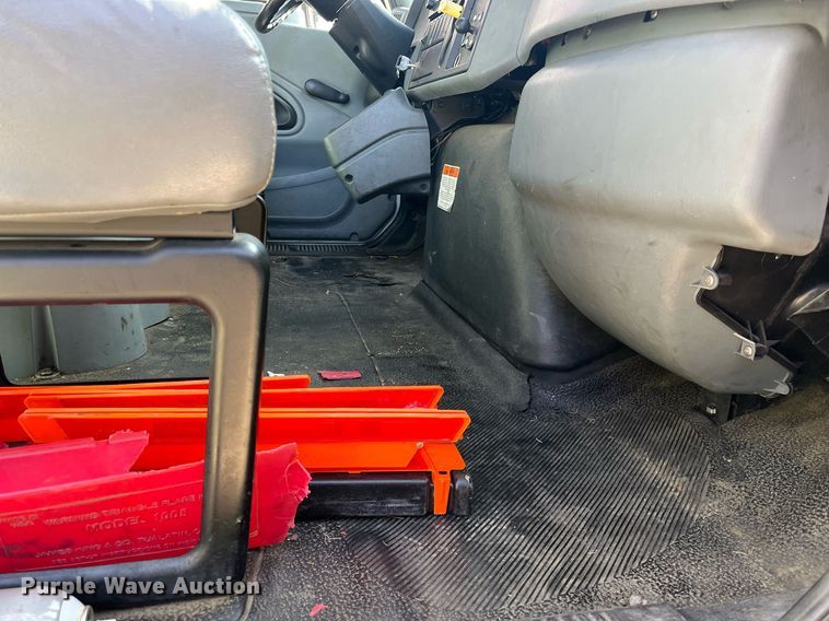 image for item DH8607 2007 International 4300  refrigerated truck