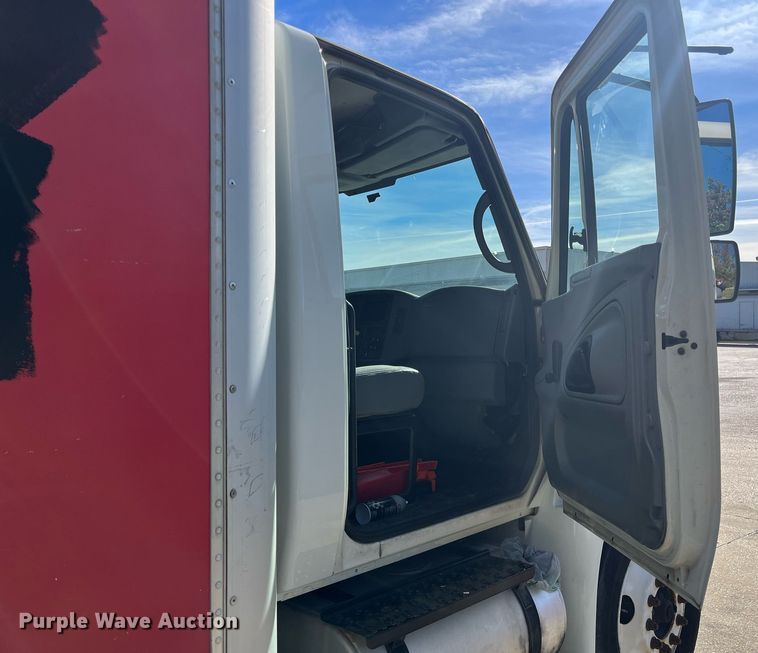 image for item DH8607 2007 International 4300  refrigerated truck