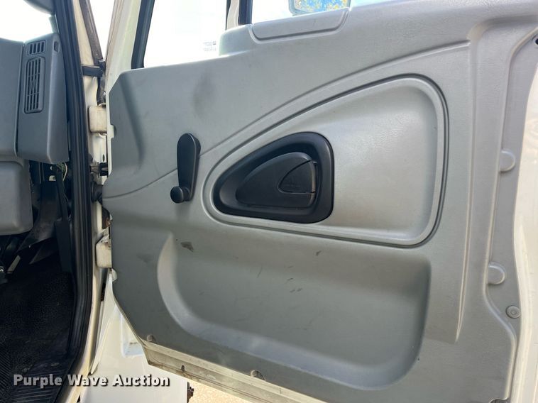 image for item DH8607 2007 International 4300  refrigerated truck