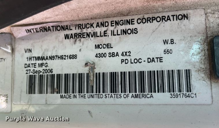 image for item DH8607 2007 International 4300  refrigerated truck