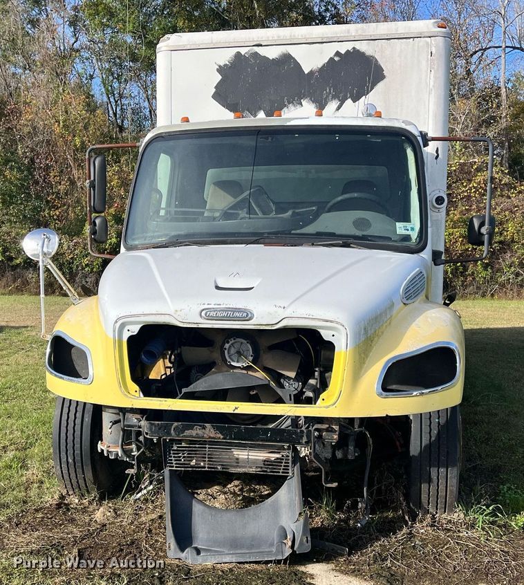 image for item DH8608 2005 Freightliner Business Class M2  refrigerated truck