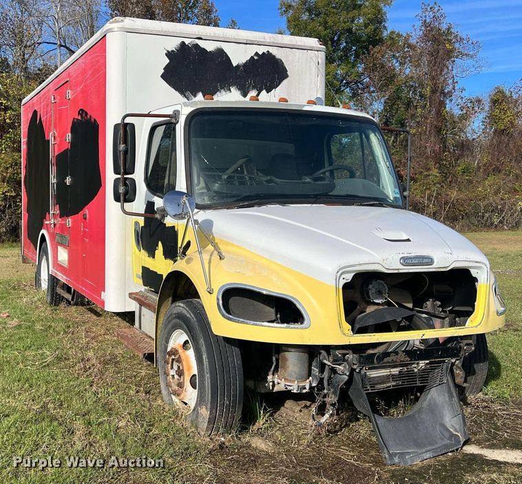 image for item DH8608 2005 Freightliner Business Class M2  refrigerated truck