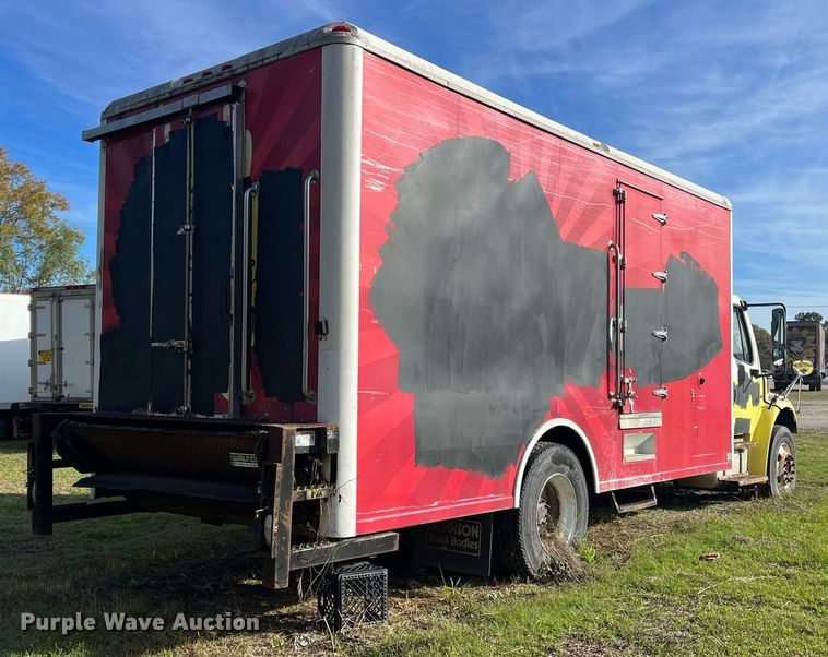 image for item DH8608 2005 Freightliner Business Class M2  refrigerated truck