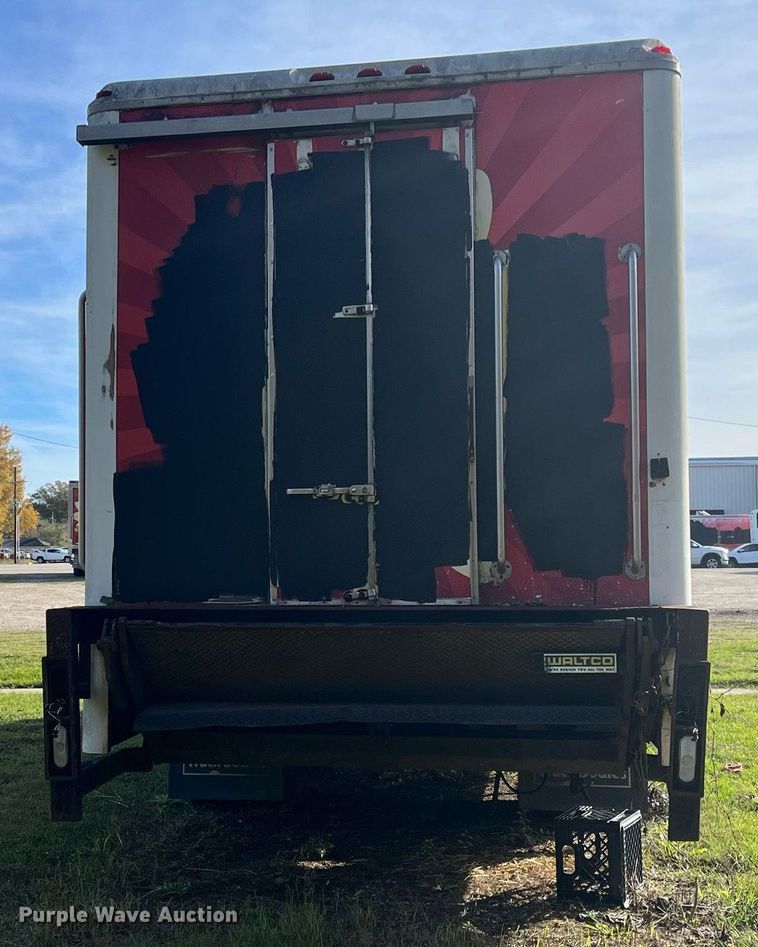 image for item DH8608 2005 Freightliner Business Class M2  refrigerated truck