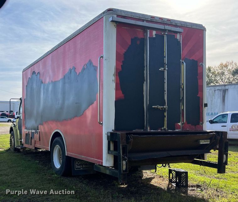 image for item DH8608 2005 Freightliner Business Class M2  refrigerated truck