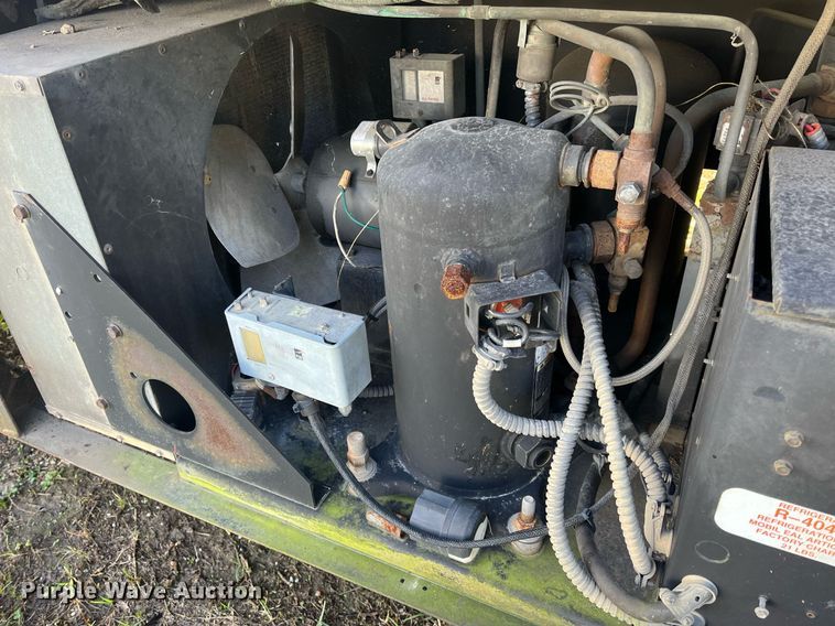 image for item DH8608 2005 Freightliner Business Class M2  refrigerated truck