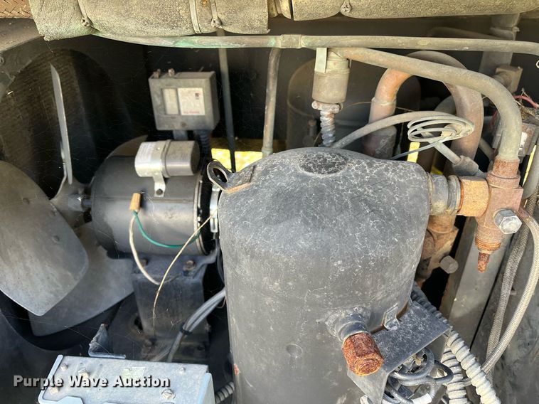 image for item DH8608 2005 Freightliner Business Class M2  refrigerated truck