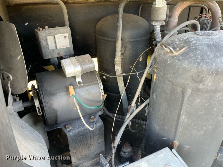 image for item DH8608 2005 Freightliner Business Class M2  refrigerated truck