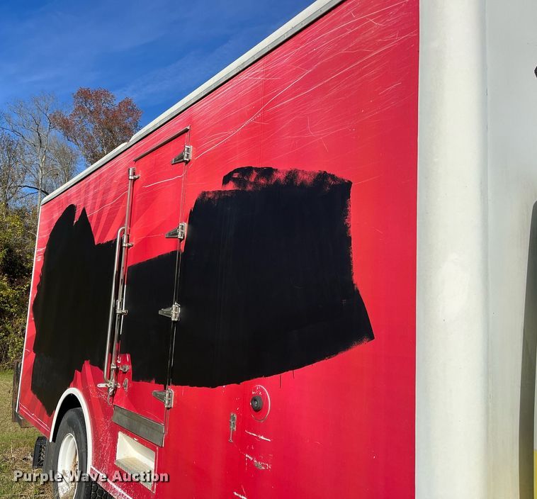 image for item DH8608 2005 Freightliner Business Class M2  refrigerated truck