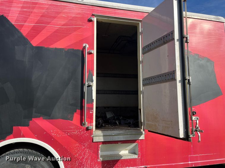 image for item DH8608 2005 Freightliner Business Class M2  refrigerated truck