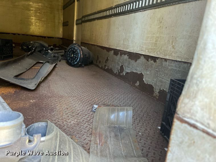 image for item DH8608 2005 Freightliner Business Class M2  refrigerated truck