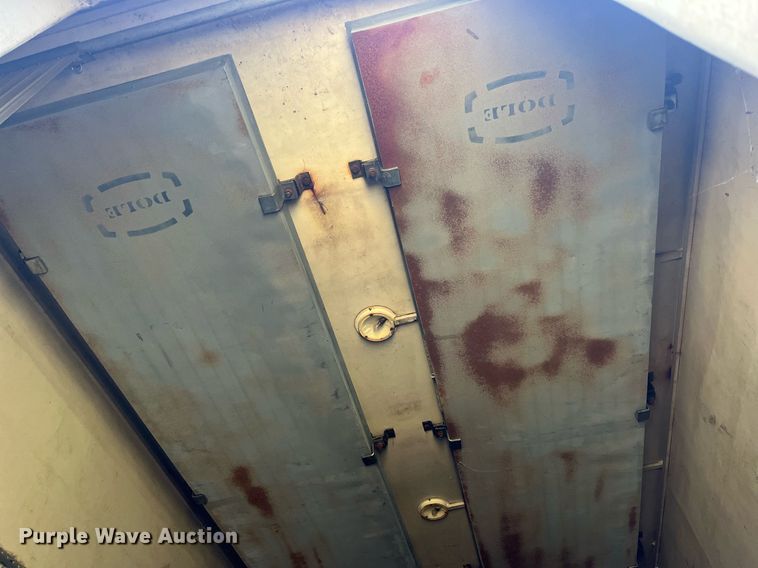 image for item DH8608 2005 Freightliner Business Class M2  refrigerated truck