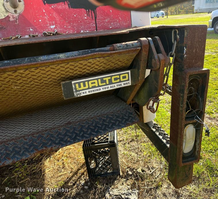 image for item DH8608 2005 Freightliner Business Class M2  refrigerated truck