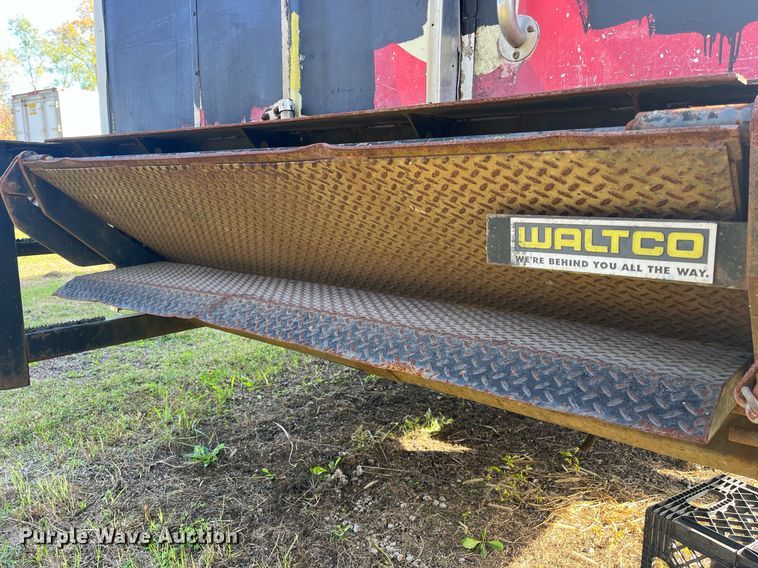 image for item DH8608 2005 Freightliner Business Class M2  refrigerated truck