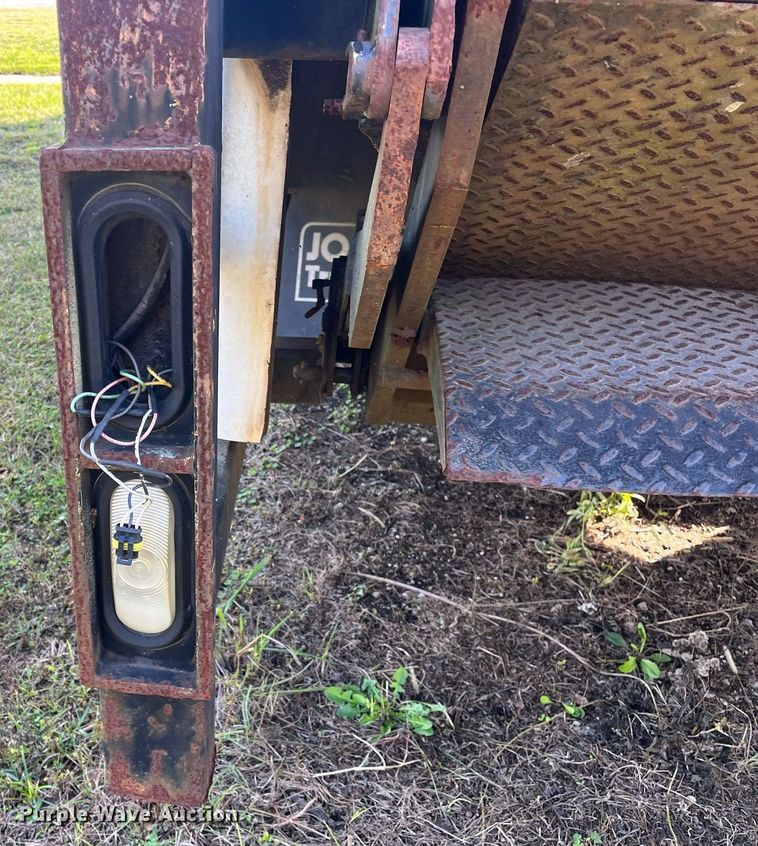 image for item DH8608 2005 Freightliner Business Class M2  refrigerated truck