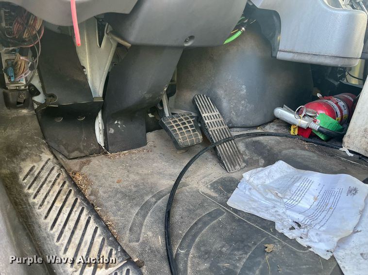 image for item DH8608 2005 Freightliner Business Class M2  refrigerated truck