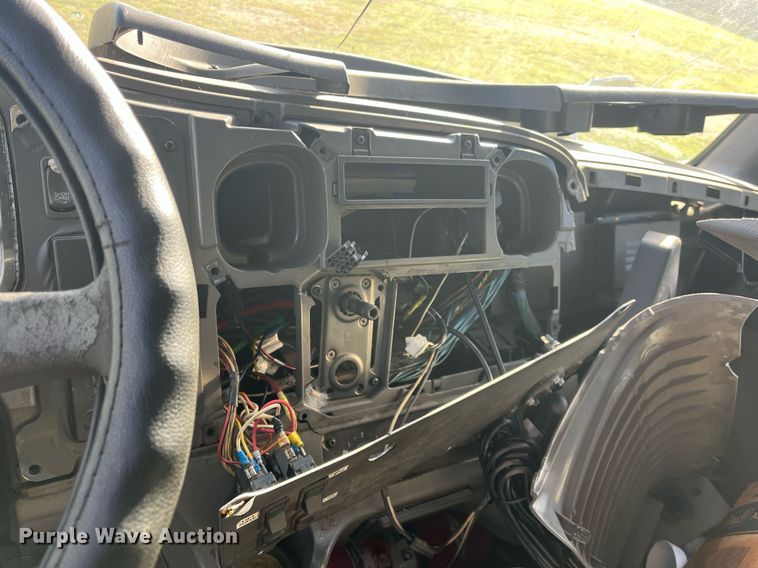 image for item DH8608 2005 Freightliner Business Class M2  refrigerated truck