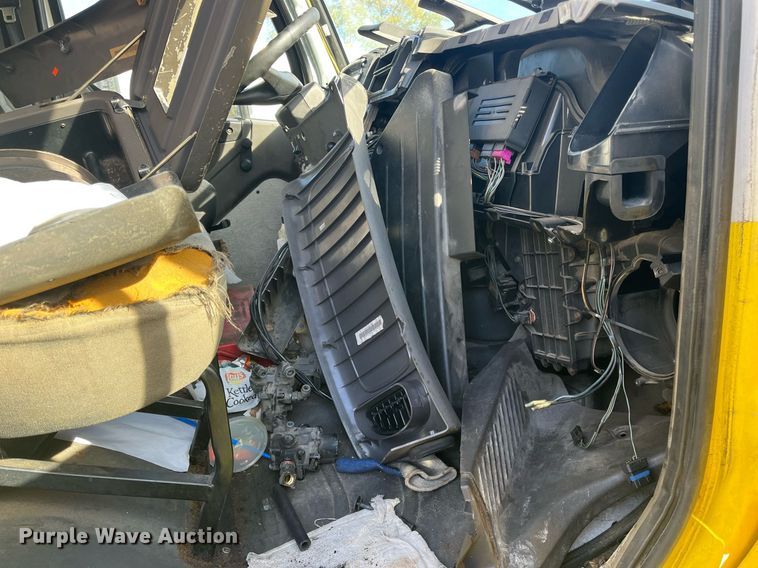 image for item DH8608 2005 Freightliner Business Class M2  refrigerated truck