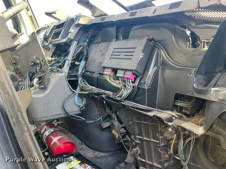 image for item DH8608 2005 Freightliner Business Class M2  refrigerated truck