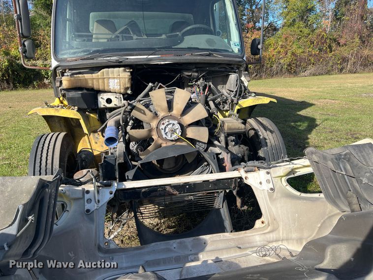 image for item DH8608 2005 Freightliner Business Class M2  refrigerated truck